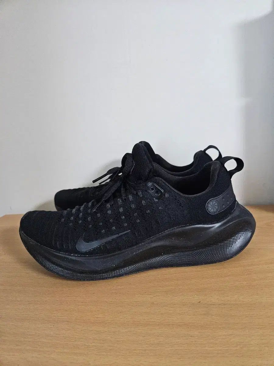 NIKE ナイキ インフィニティラン4 オールブラック ランニングシューズ み