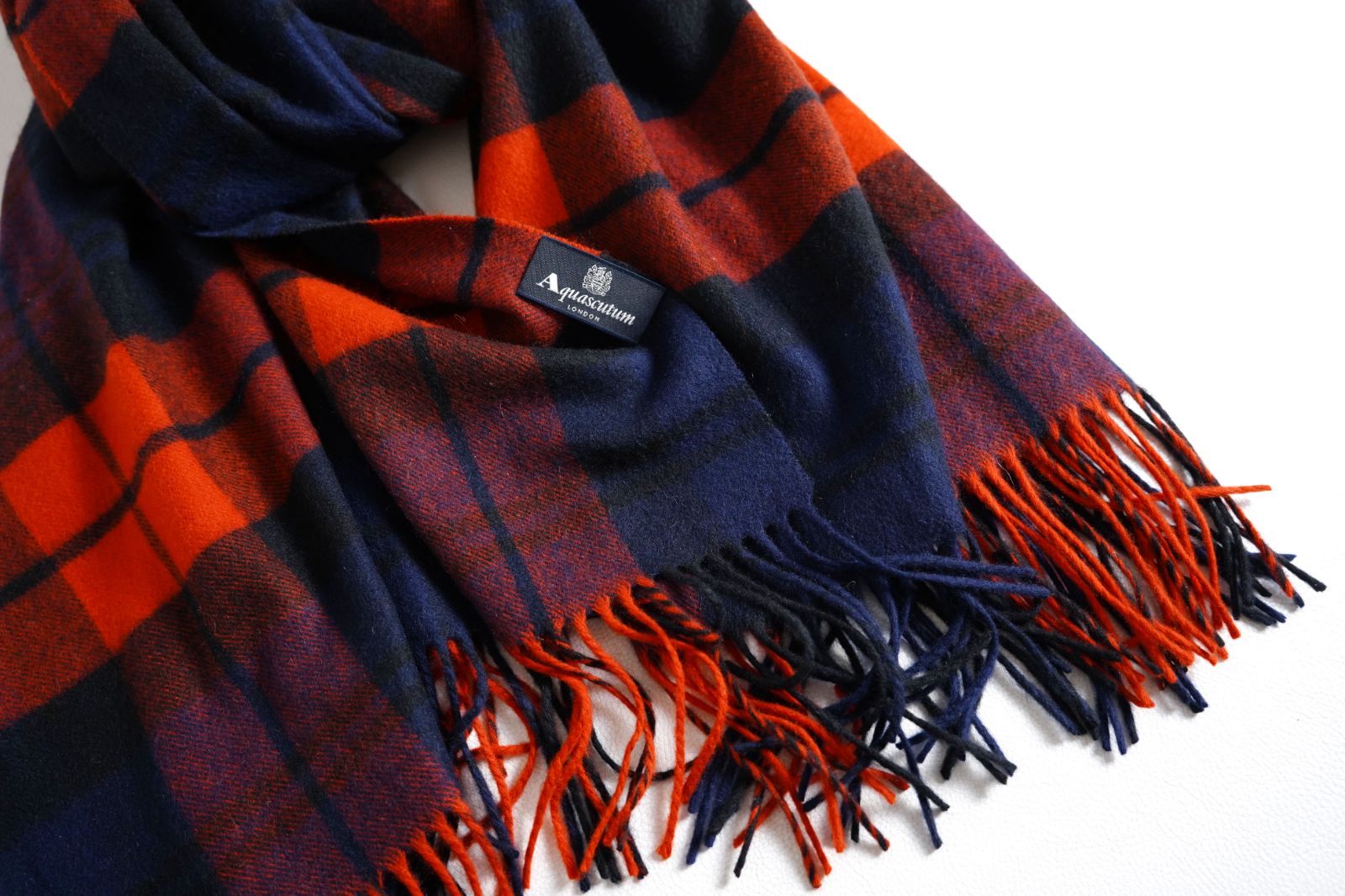  902 t アクアスキュータム Aquascutum カシミヤ チェック フリンジ マフラー ネイビー レッド マフラー 小物