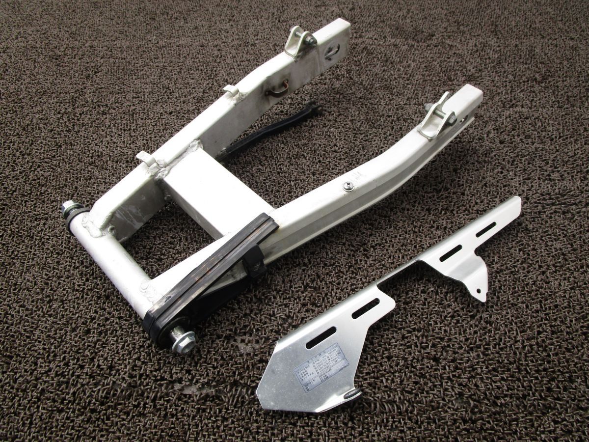 イナズマ1200 スイングアーム チェーンカバー A 9408 GV 76 スズキ V 719 INAZUMA キャブ車