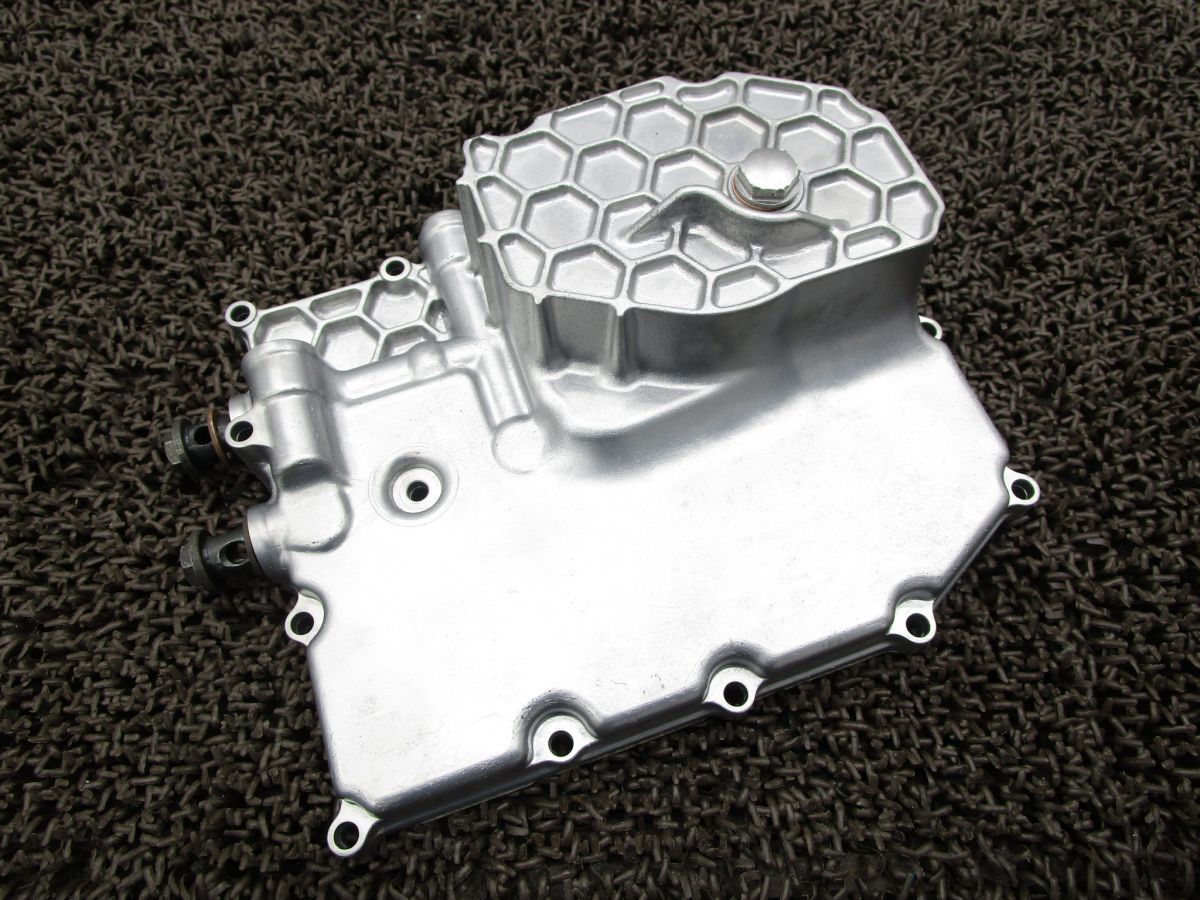 イナズマ1200 オイルパン A 9556 GV 76 スズキ V 719 INAZUMA キャブ車
