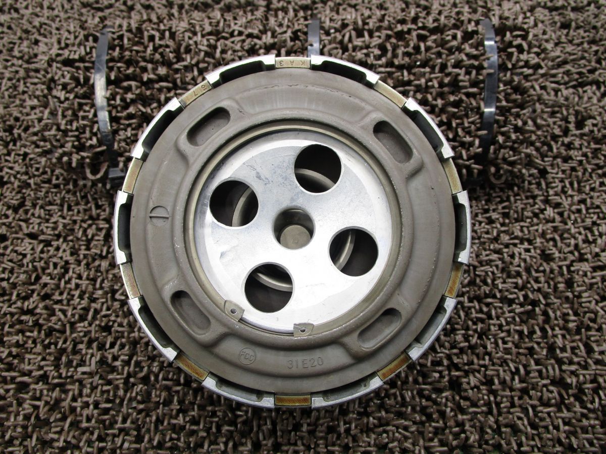 イナズマ1200 クラッチハウジング A 9532 GV 76 スズキ V 719 INAZUMA キャブ車