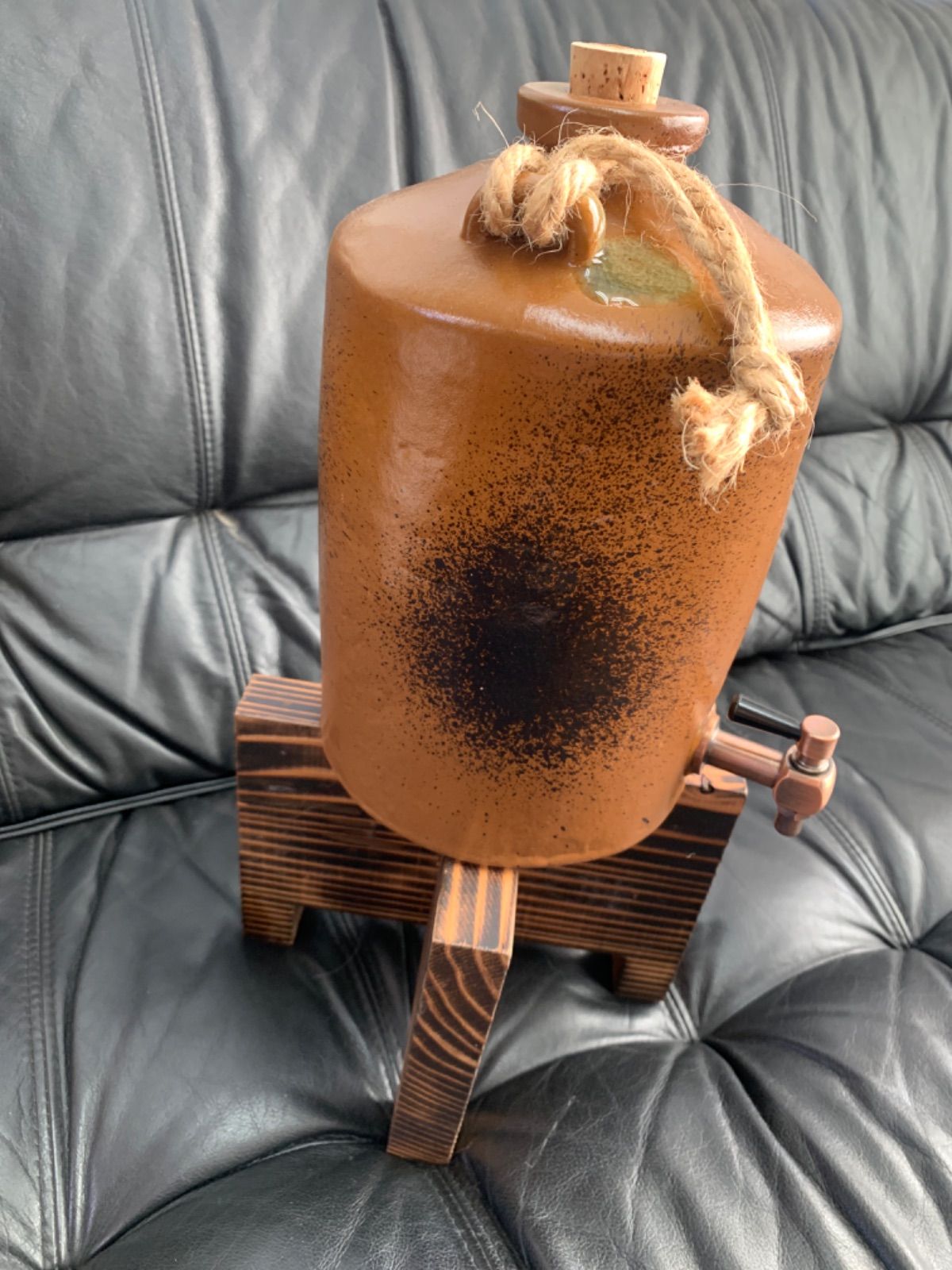 陶器製 焼酎サーバー 蛇口 木製スタンド付き 全国陶磁器意匠保護限定