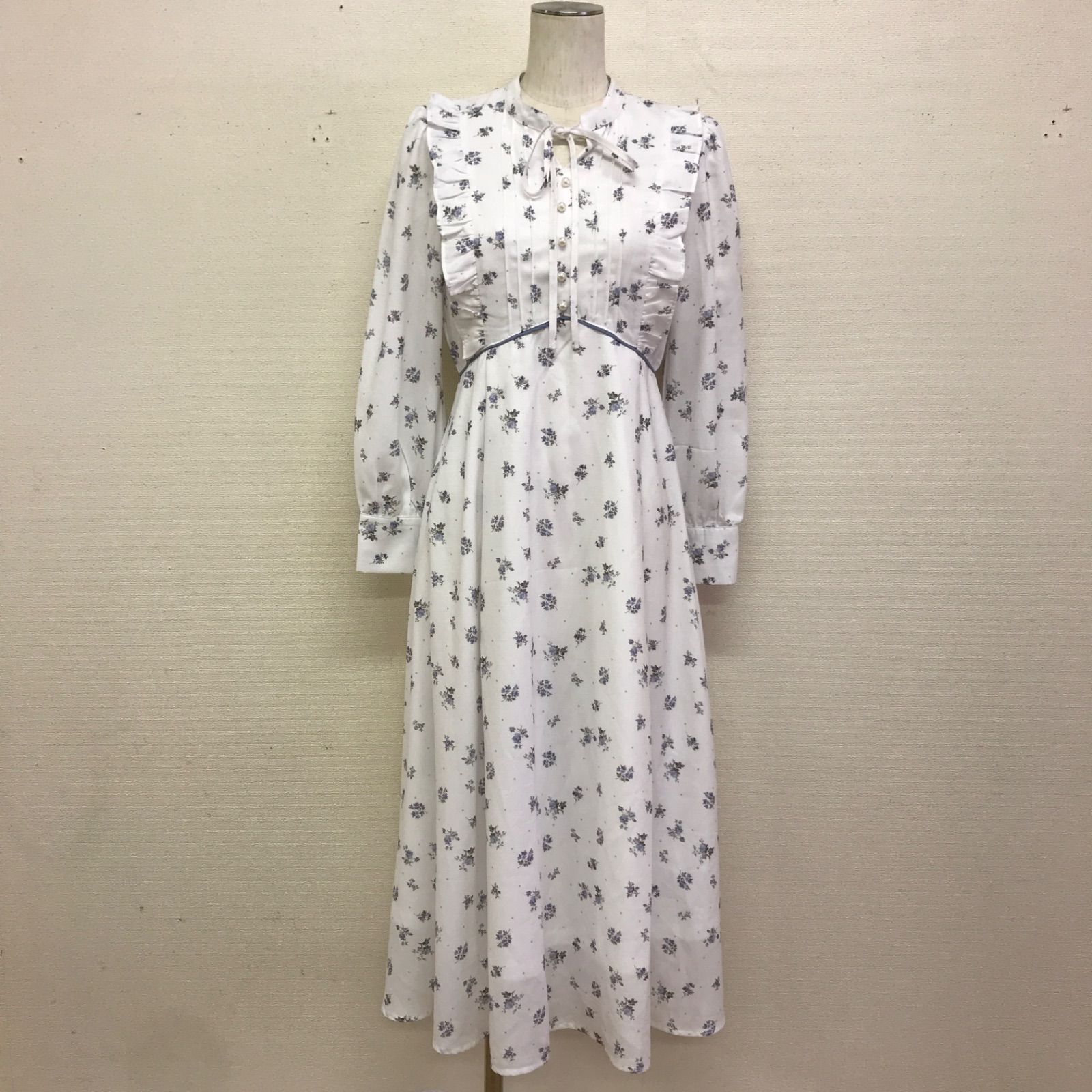 美品 tocco closet りぼん＆フリル付きパール釦フラワー×ドット