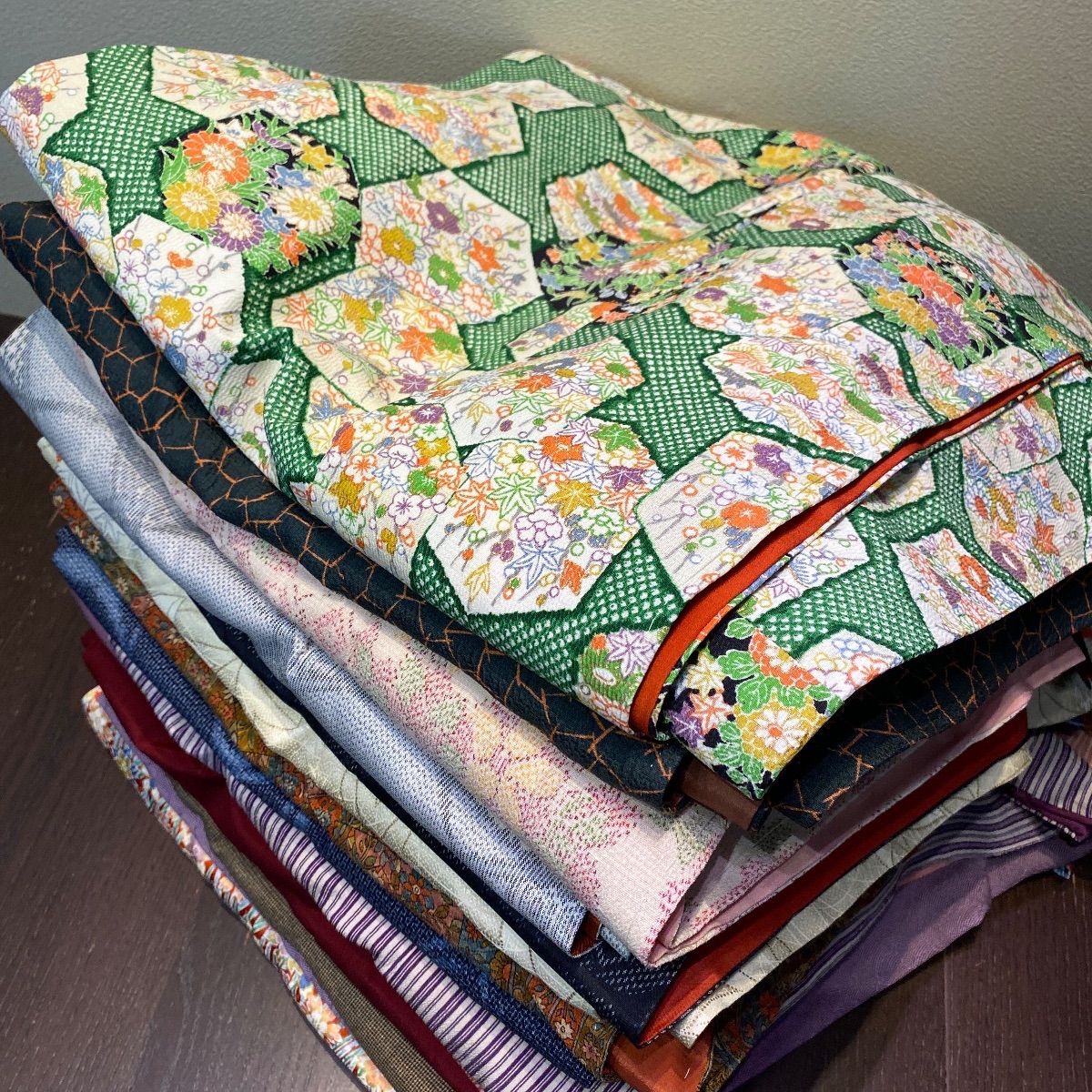 【着物まとめ売り】　正絹訪問着9枚　着用可　リメイク素材　目立った汚れなし まとめ売り】正絹着物15枚 リメイク素材 ハンドメイド向け - メルカリ