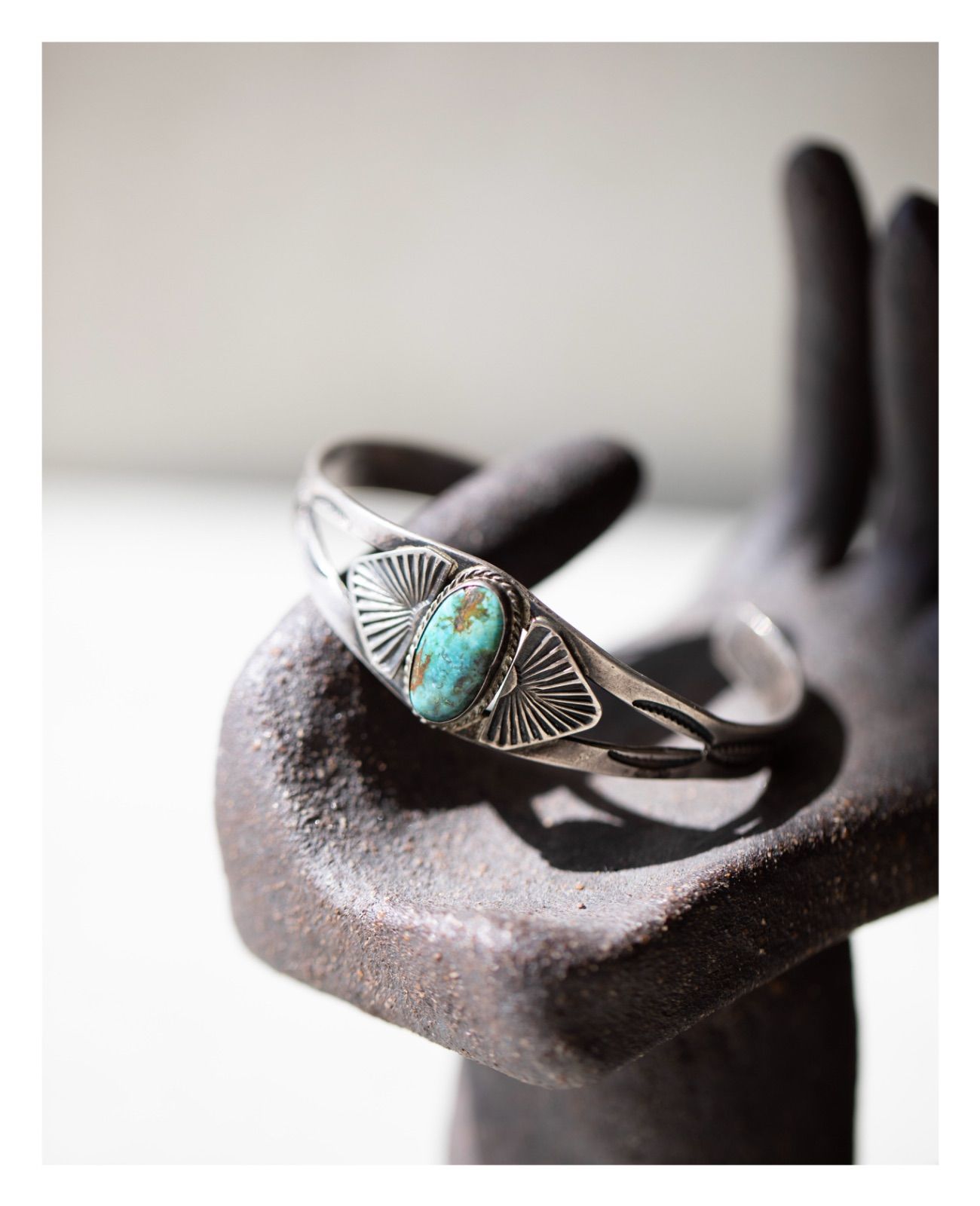 ナバホ 1920–30年代 スプリットシャンク ターコイズ シルバー バングル