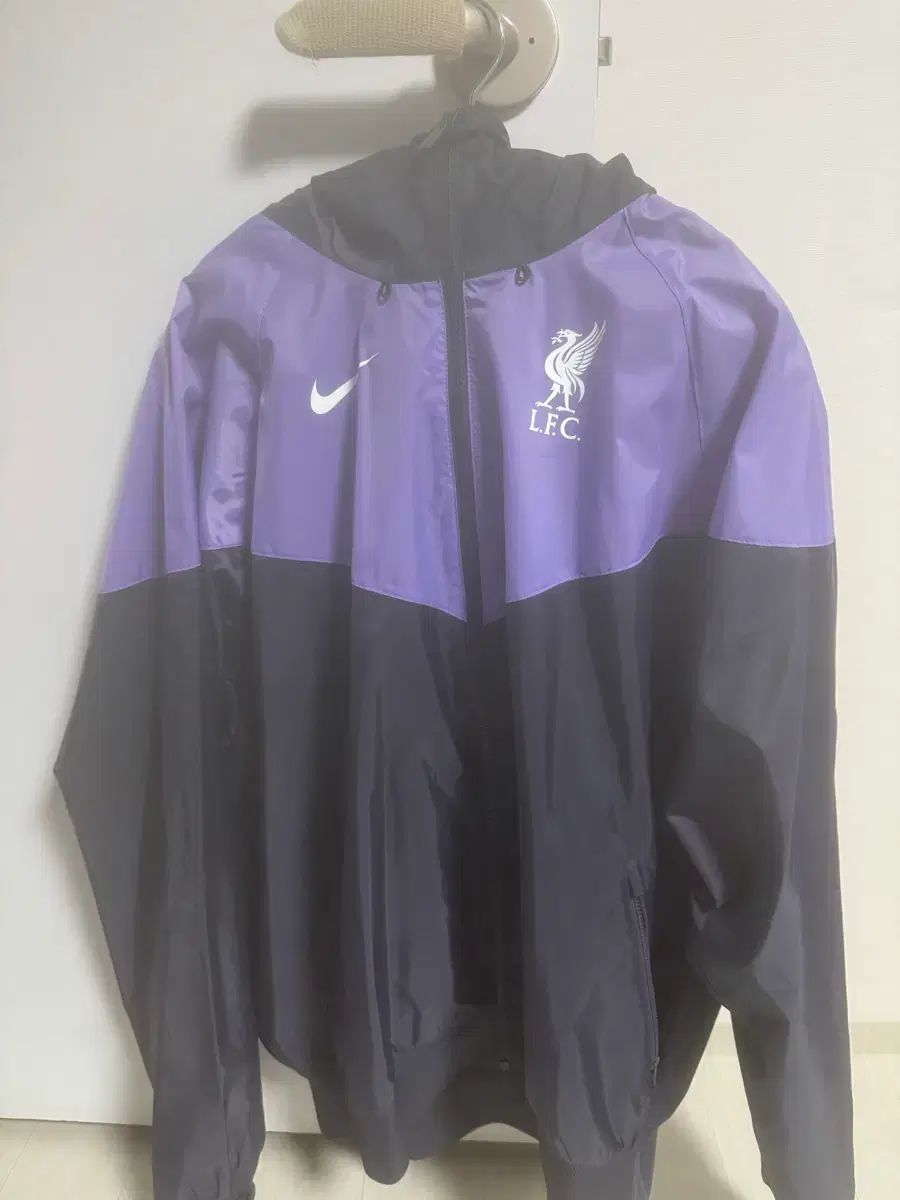 ナイキ リヴァプール パープル色 ウィンドブレーカー