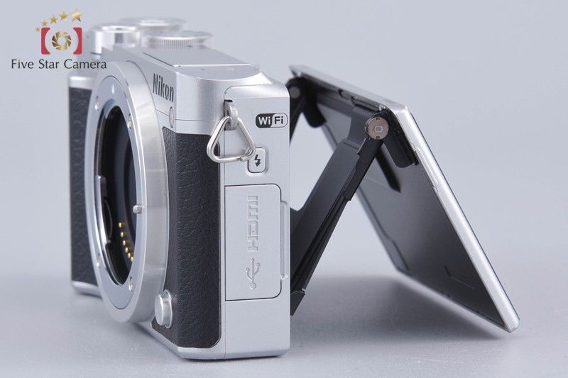 オークションに変更】Nikon 1 J5 ミラーレス一眼 レンズ付き シルバー