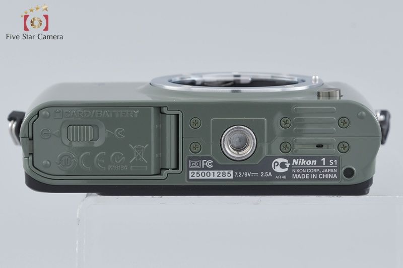 Nikon 1 S1 ミラーレスカメラ 本体とバッテリー　カーキ色 Nikon 1 S1 ミラーレスカメラ 本体とバッテリー カーキ色 動作品 完品