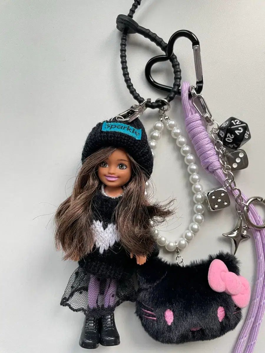 マテル バービー キーホルダー ブラック ハローキティ ニット ビーニー チェルシー