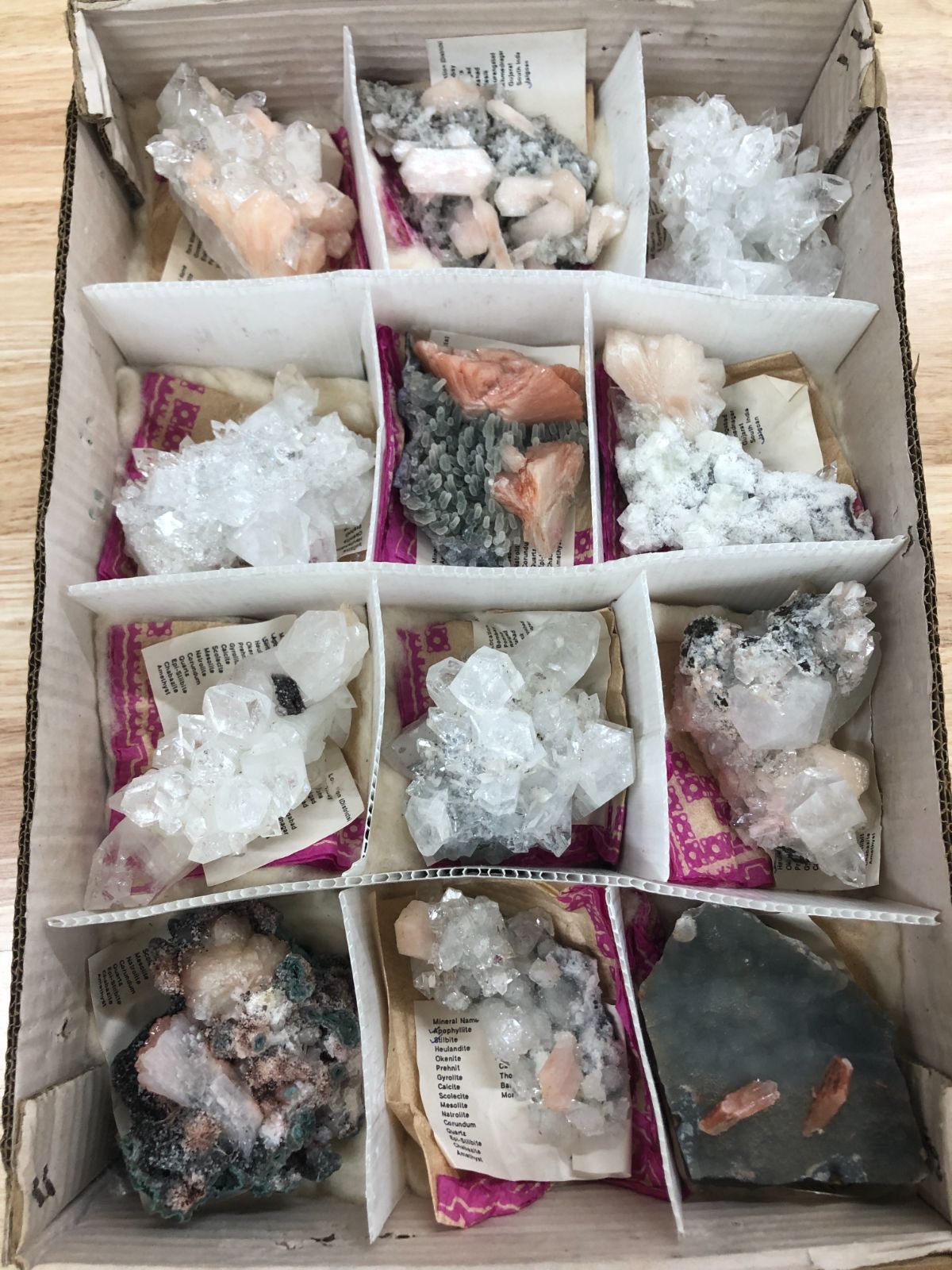 沸石 Apophylite Stilebite BOX