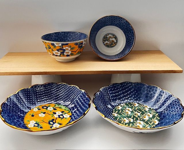 ☆2枚セット☆有田焼 7.0寸 深鉢 22×H4cm 黄彩草花/緑彩錦 金淵 祝い