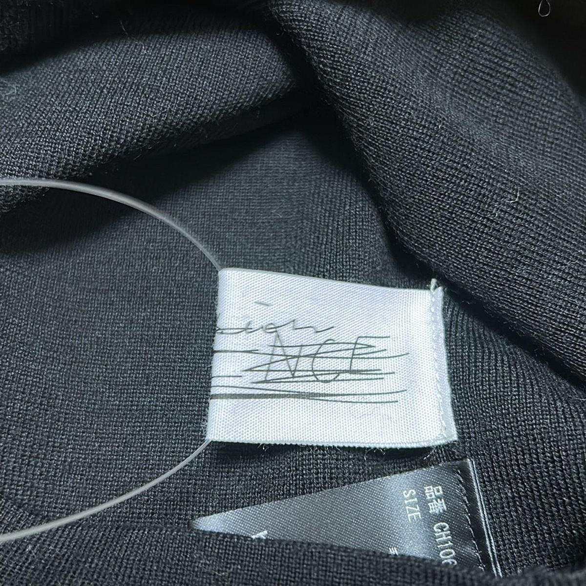 黒 タートルネック