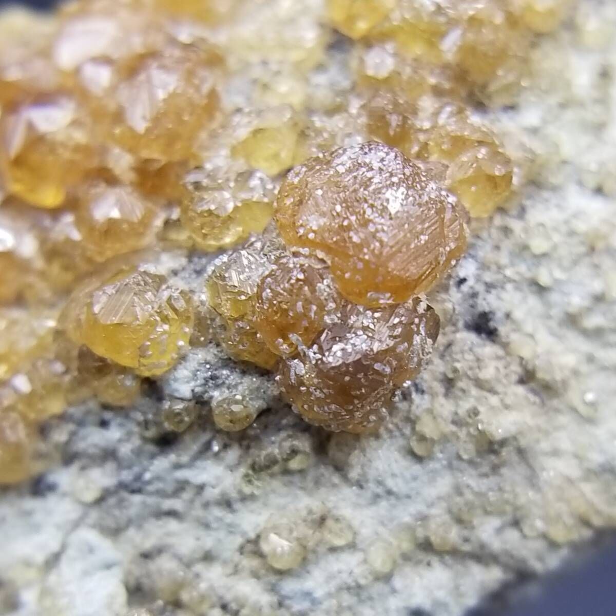 パキスタン産 スペサルティンガーネット クラスター クリスタル 母岩