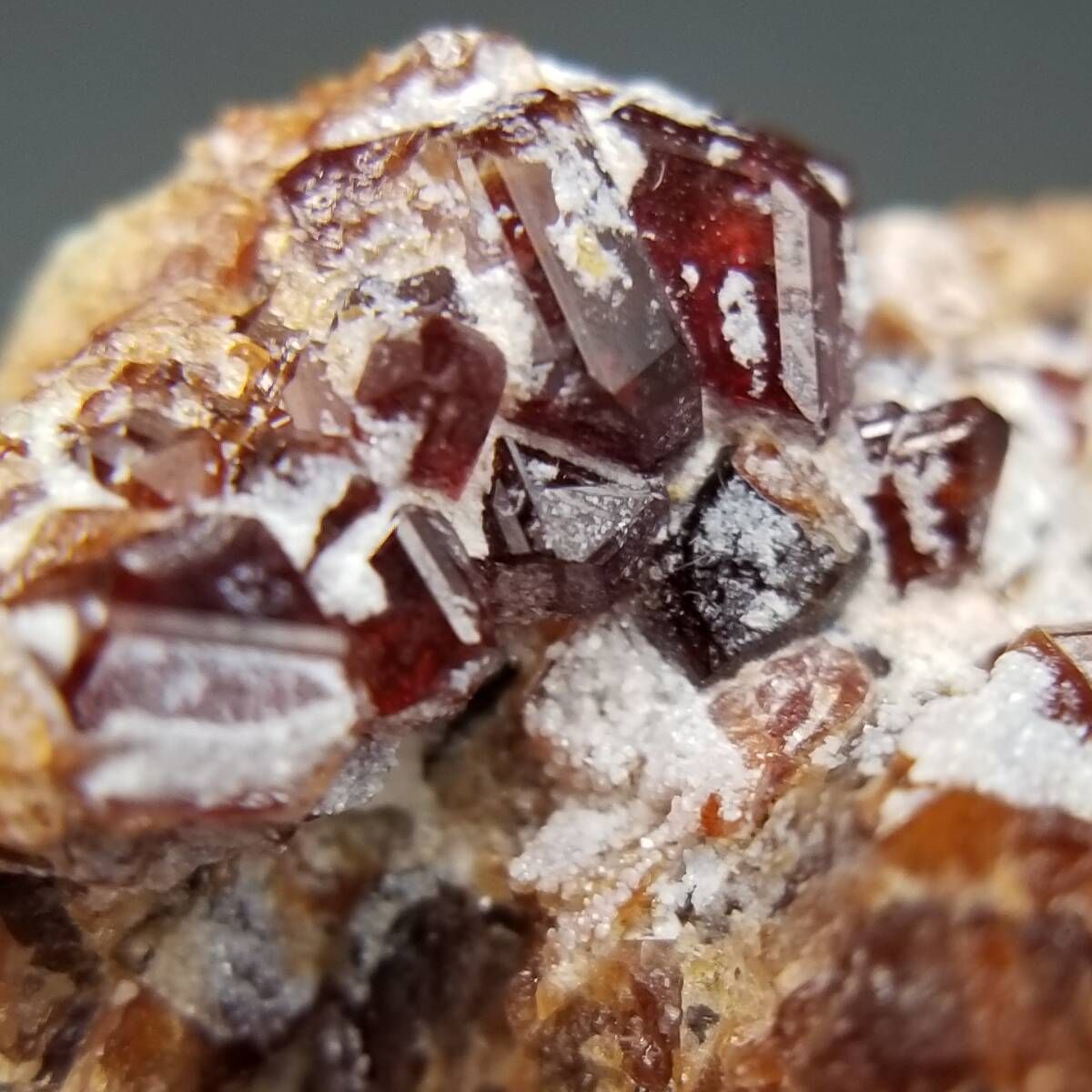 パキスタン産　アクアマリン　スペサルティンガーネット　共生 パキスタン産 スペサルティンガーネット クリスタル 共生鉱物 原石