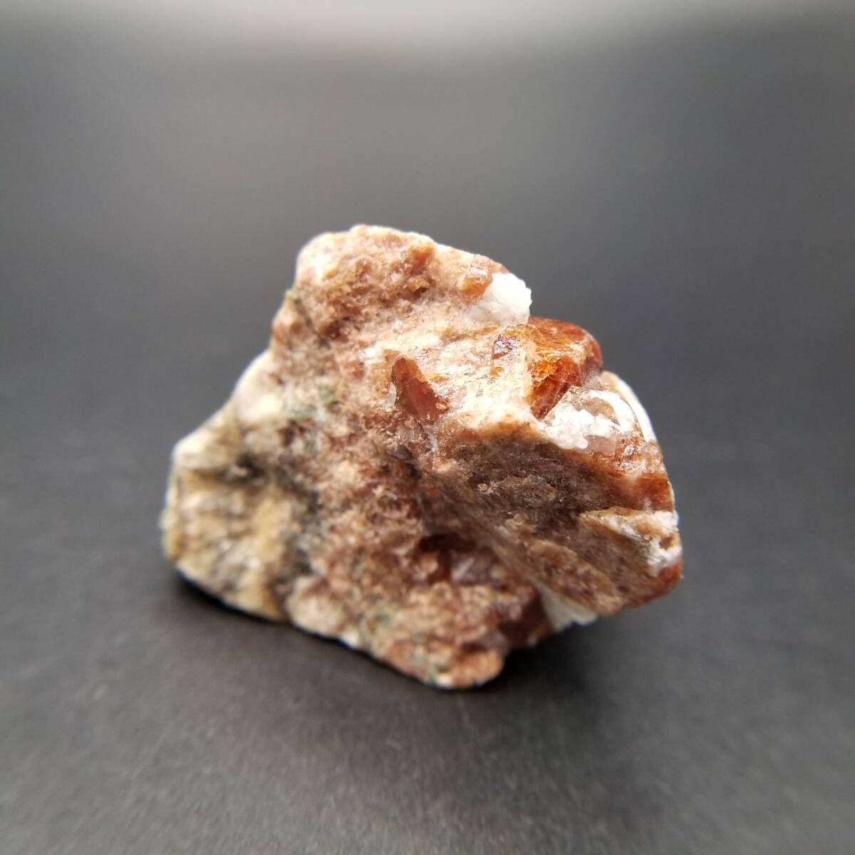 パキスタン産　アクアマリン　スペサルティンガーネット　共生 パキスタン産 スペサルティンガーネット クォーツ クリスタル 母岩付き