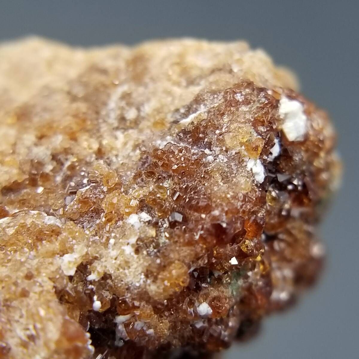 パキスタン産 スペサルティンガーネット クォーツ クリスタル 母岩付き