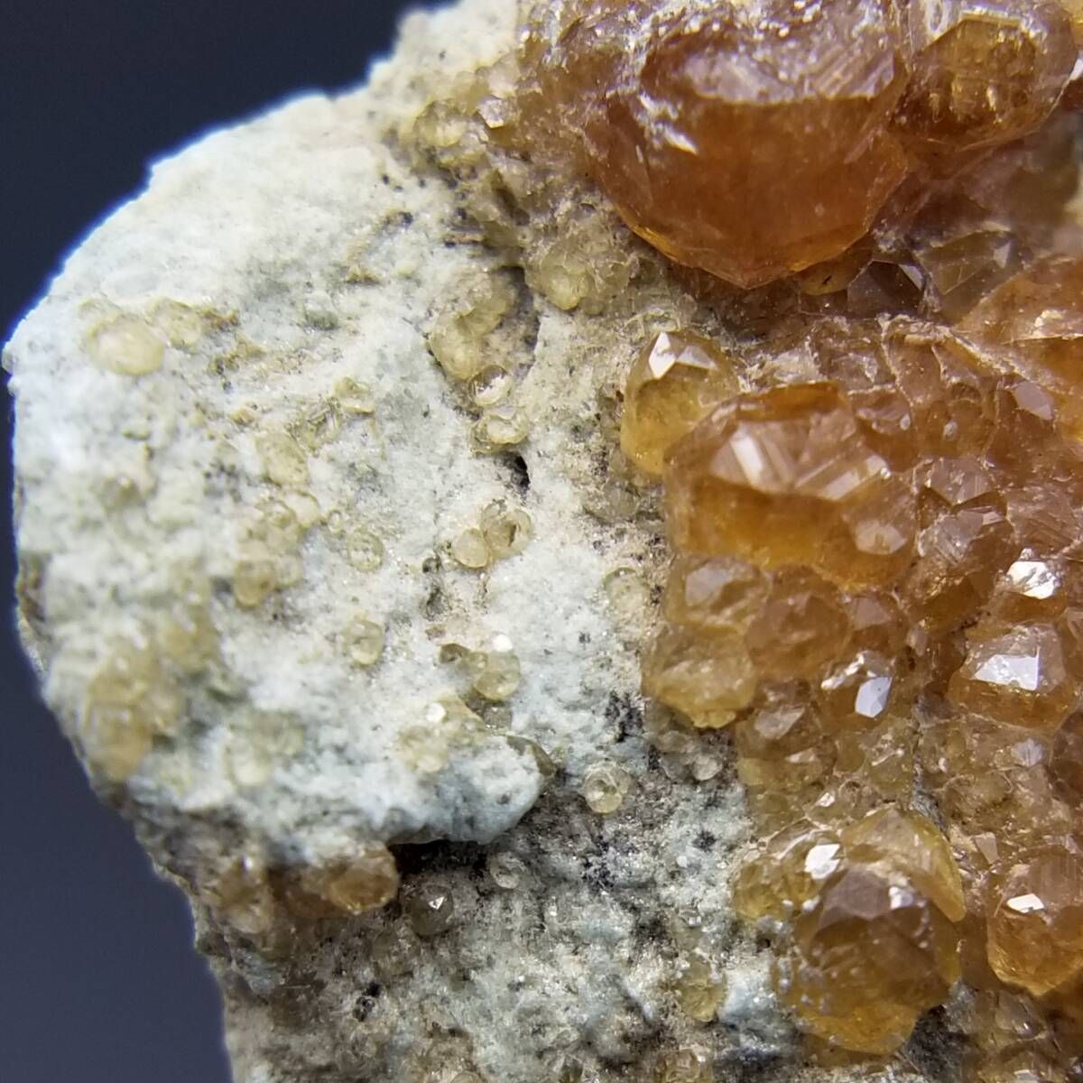 パキスタン産 スペサルティンガーネット クラスター クリスタル 母岩