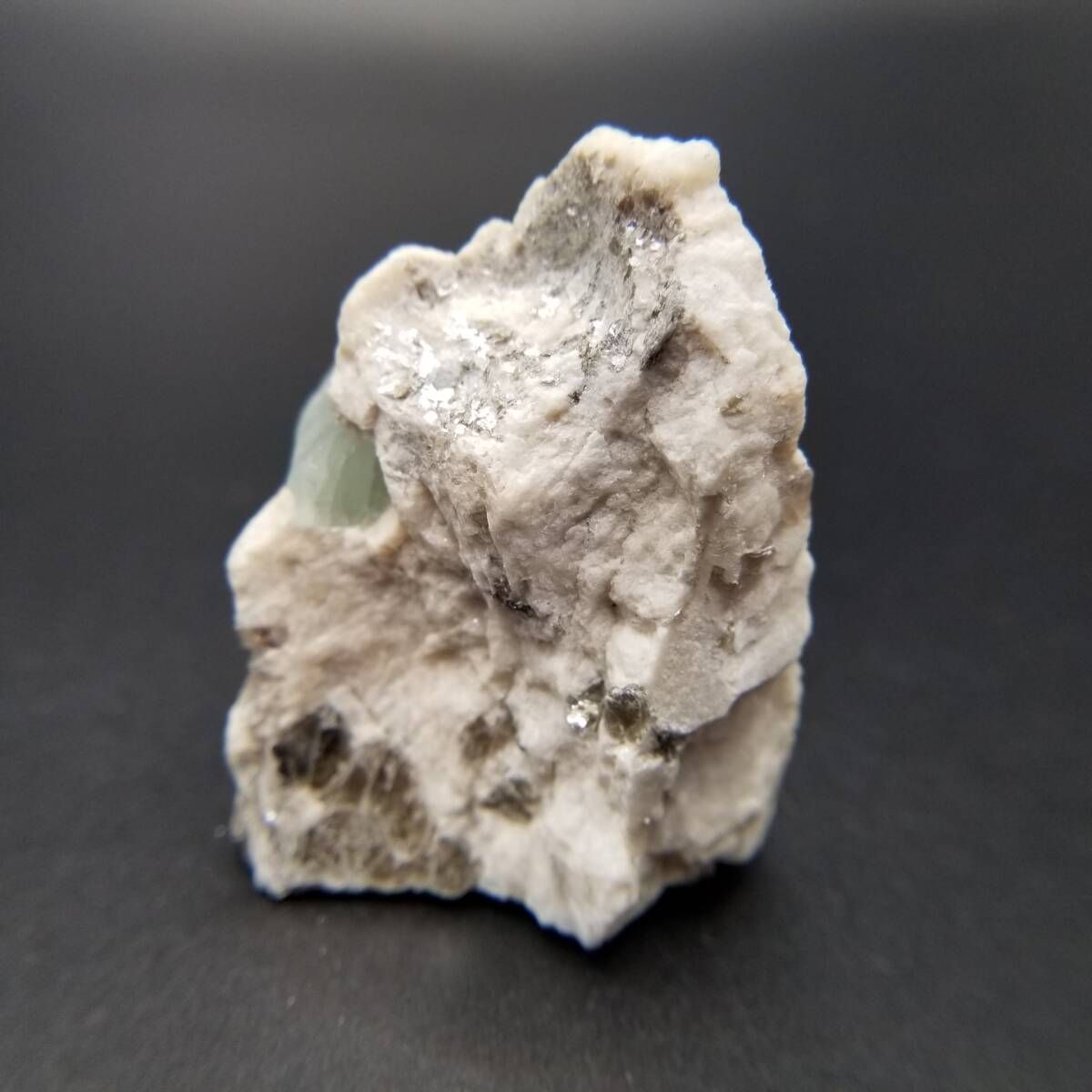 パキスタン産 アクアマリン 白雲母 長石 メタリック 共生鉱物 原石