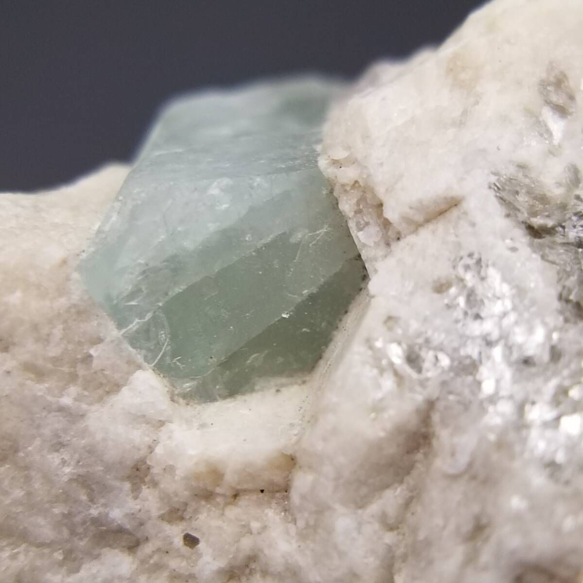 パキスタン産 アクアマリン 白雲母 長石 メタリック 共生鉱物 原石