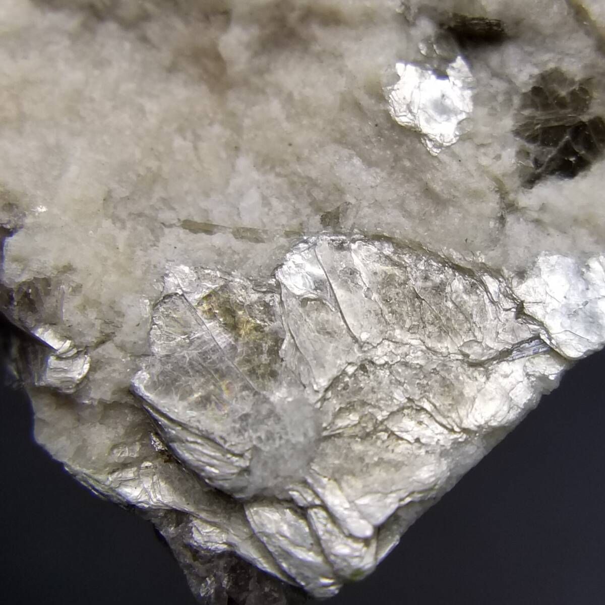 パキスタン産 アクアマリン 白雲母 長石 メタリック 共生鉱物 原石