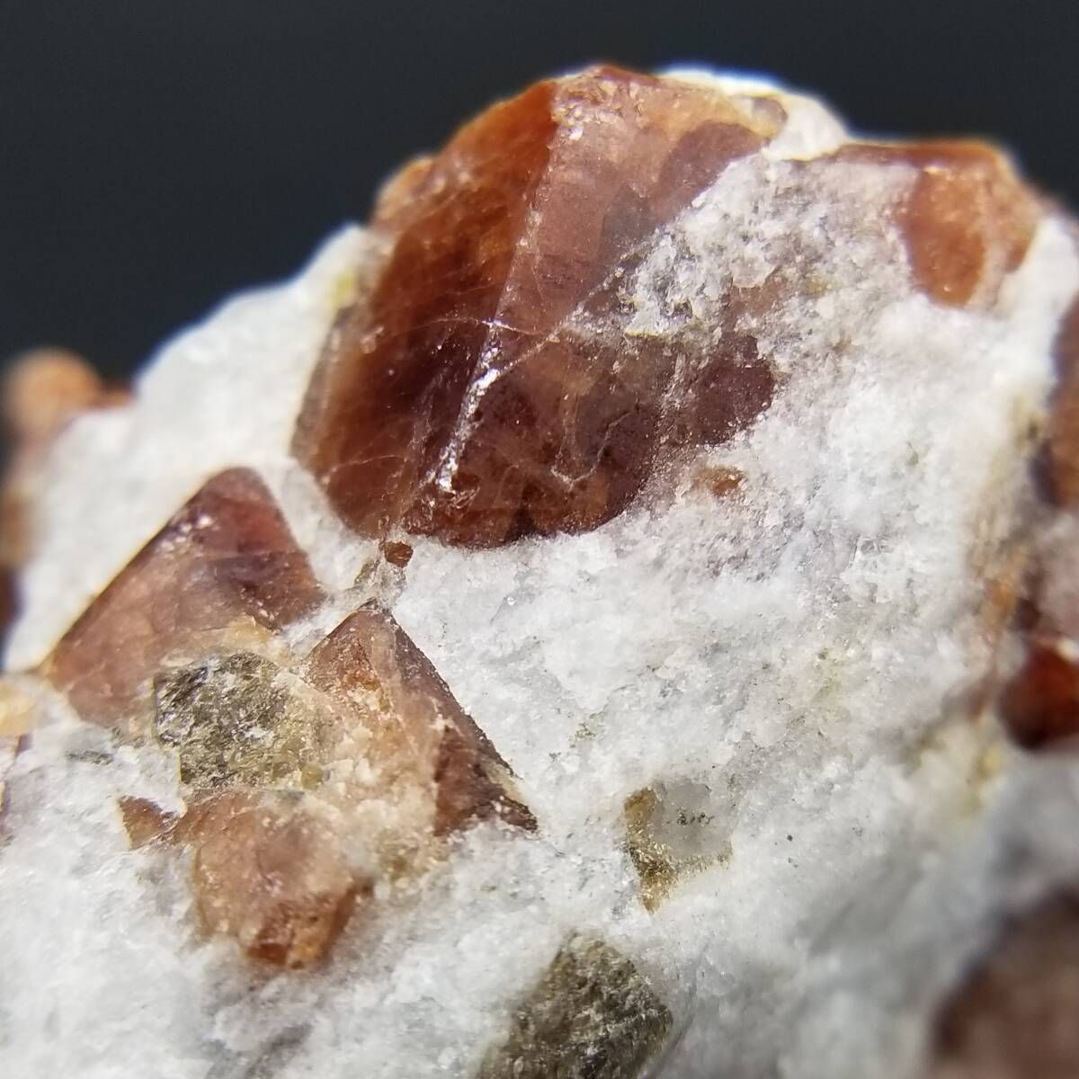 パキスタン産 スペサルティンガーネット クォーツ クリスタル 母岩付き