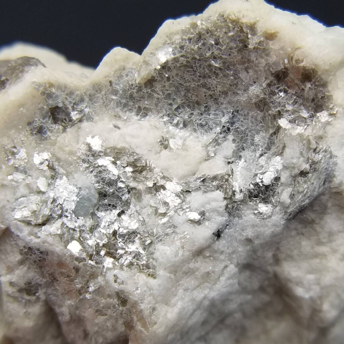 パキスタン産 アクアマリン 白雲母 長石 メタリック 共生鉱物 原石