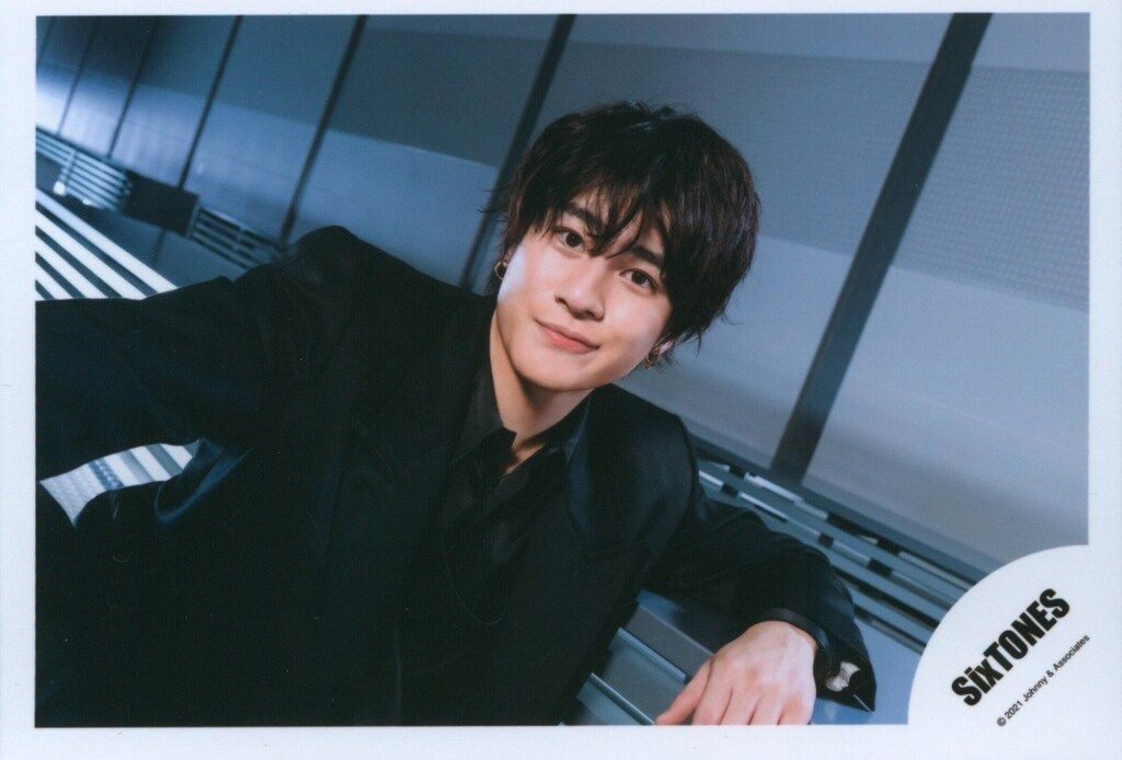 SixTONES 1ST 森本慎太郎 公式写真 *1枚 - メルカリ SixTONES 1ST 森本慎太郎 公式写真 *1枚 - メルカリ