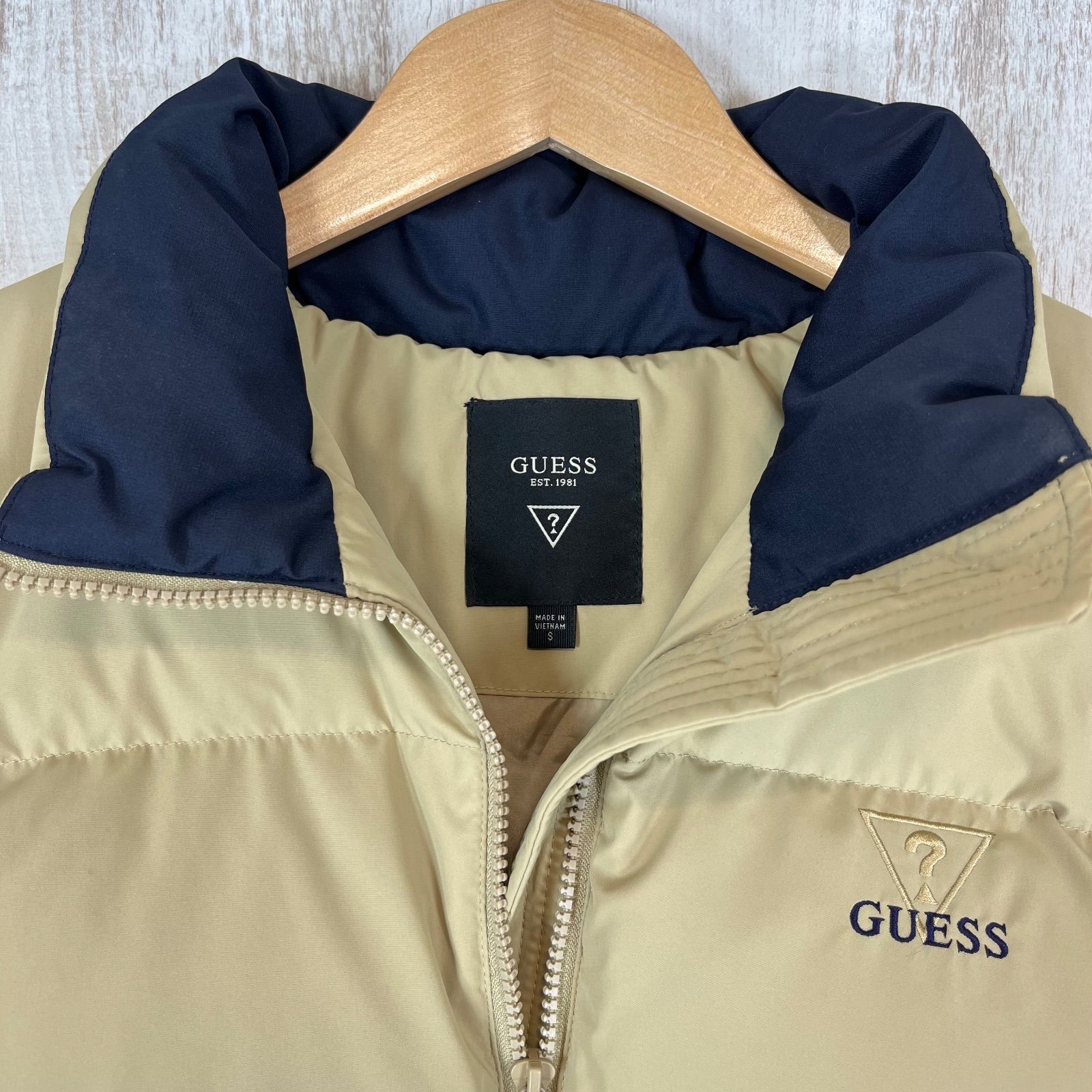 GUESS ゲス ロゴ刺繡 スタンドカラー ボリューム ダウンジャケット 肉 