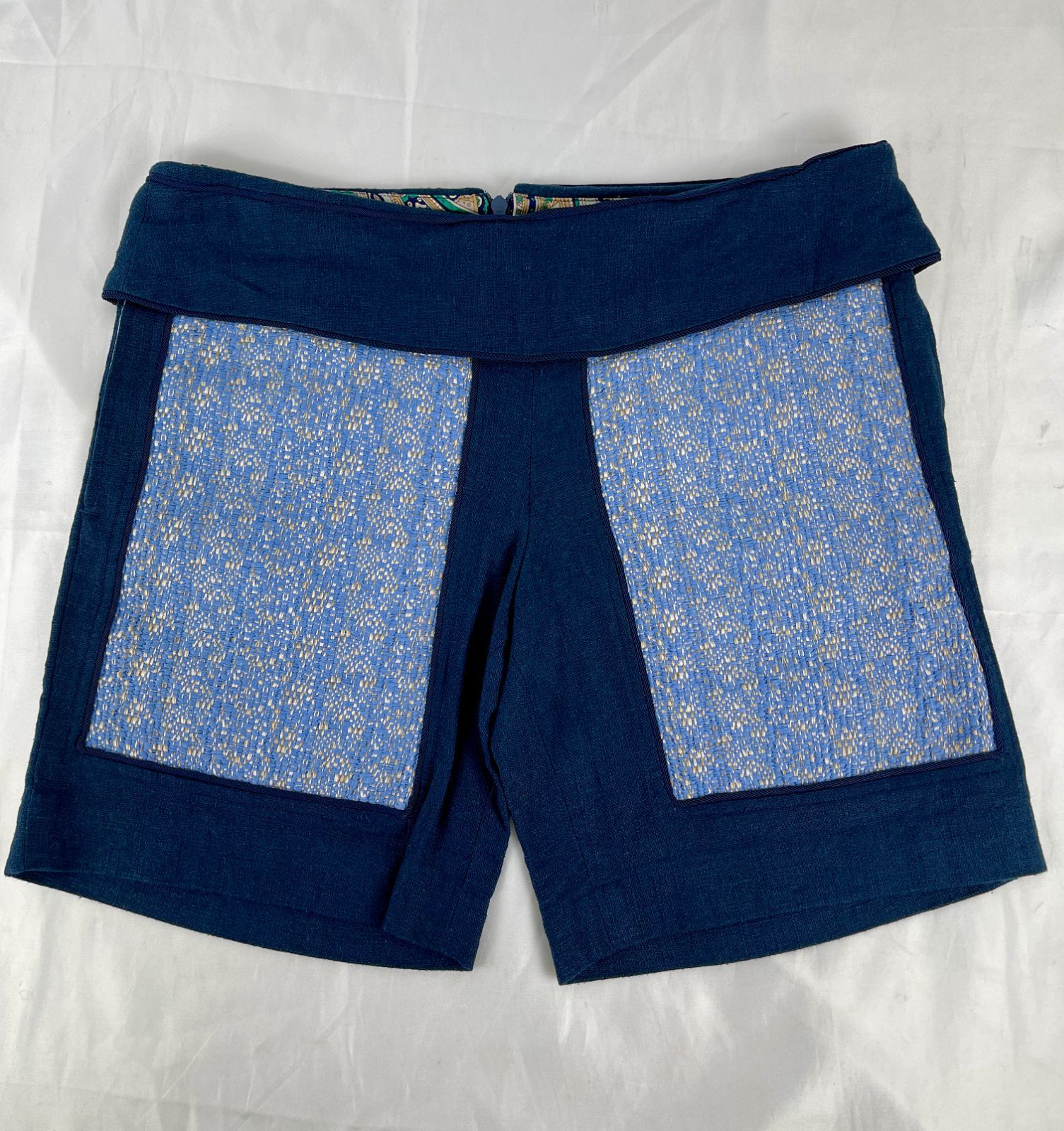 W L’histoire se répète リストワール ス レペット N°2 スカーフ柄ショートパンツ ブルー系