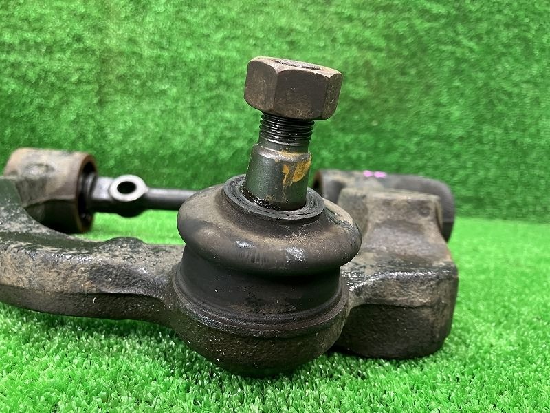 NV350キャラバン VW6E26 右フロントアッパーアーム ロング低床DX 4WD 6