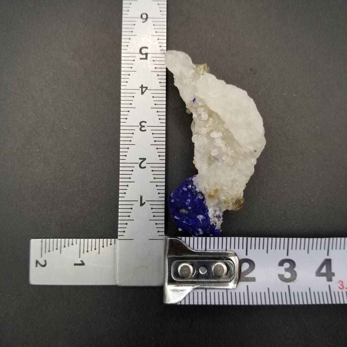 アフガニスタン バダフシャン産 ラズライト 青色母岩付 天然石 原石