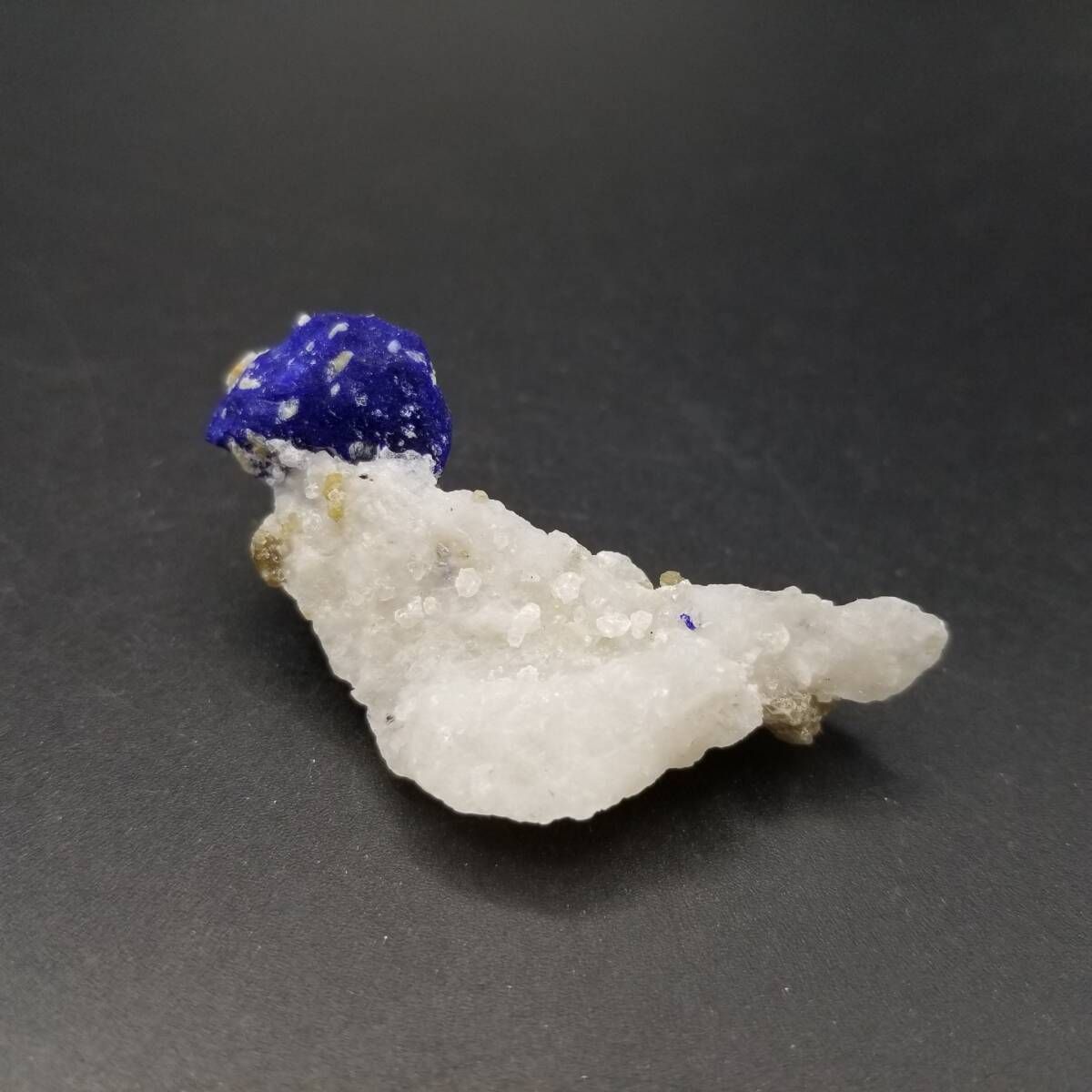 アフガニスタン バダフシャン産 ラズライト 青色母岩付 天然石 原石