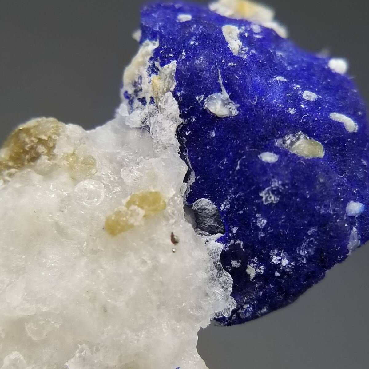 アフガニスタン バダフシャン産 ラズライト 青色母岩付 天然石 原石