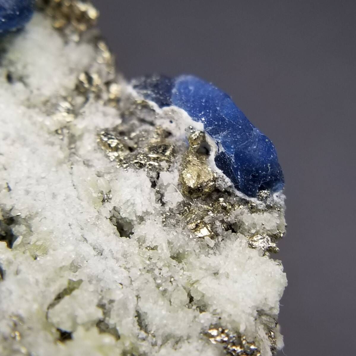 ブルー ラズライト 原石 パイライト 共生 バダフシャン アフガニスタン