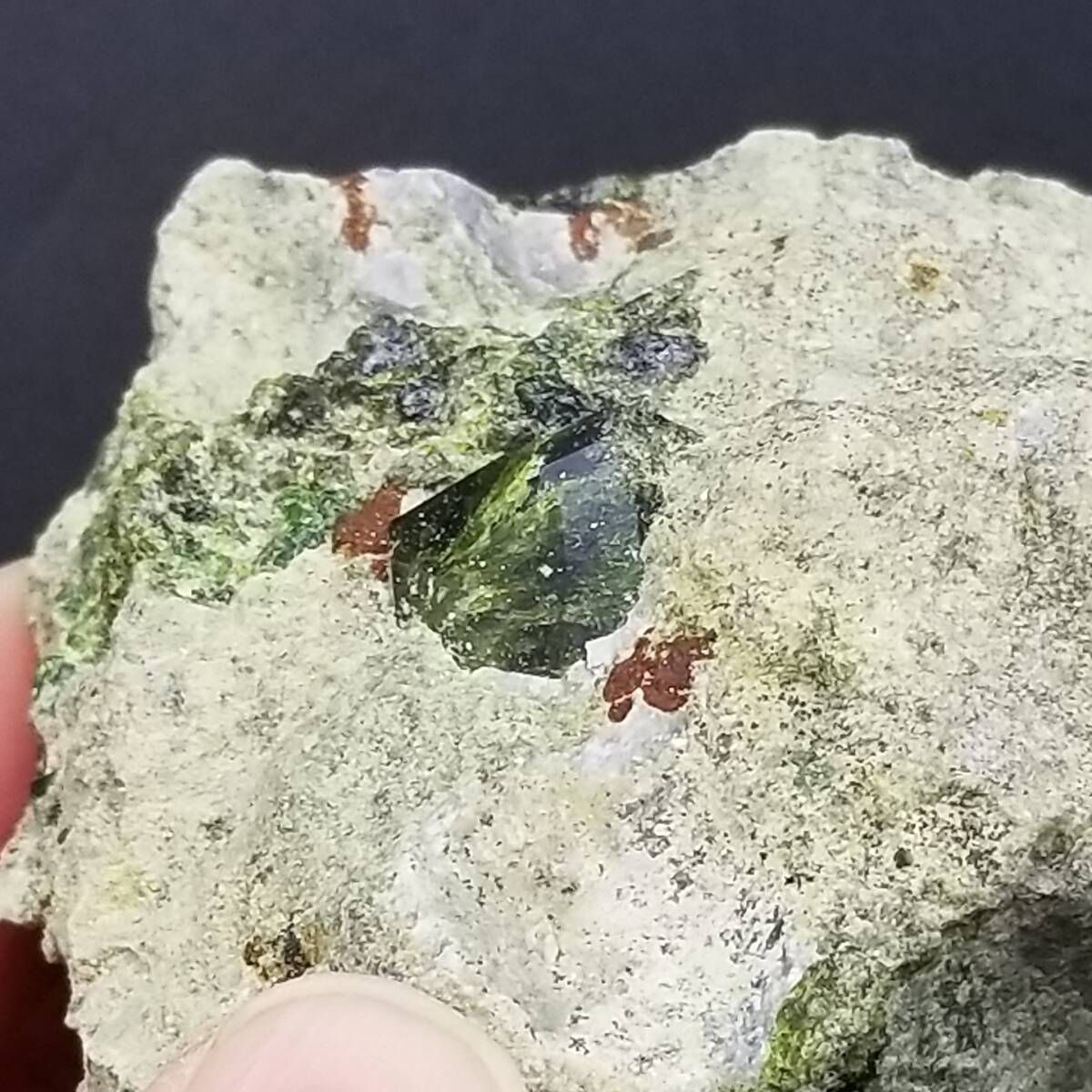 イラン産 デマントイド ガーネット 原石 母岩付き 鉱物標本 希少