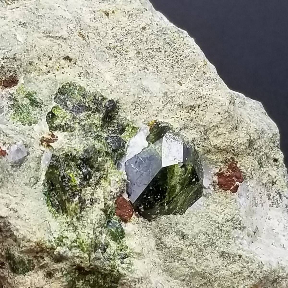 イラン産 デマントイド ガーネット 原石 母岩付き 鉱物標本 希少