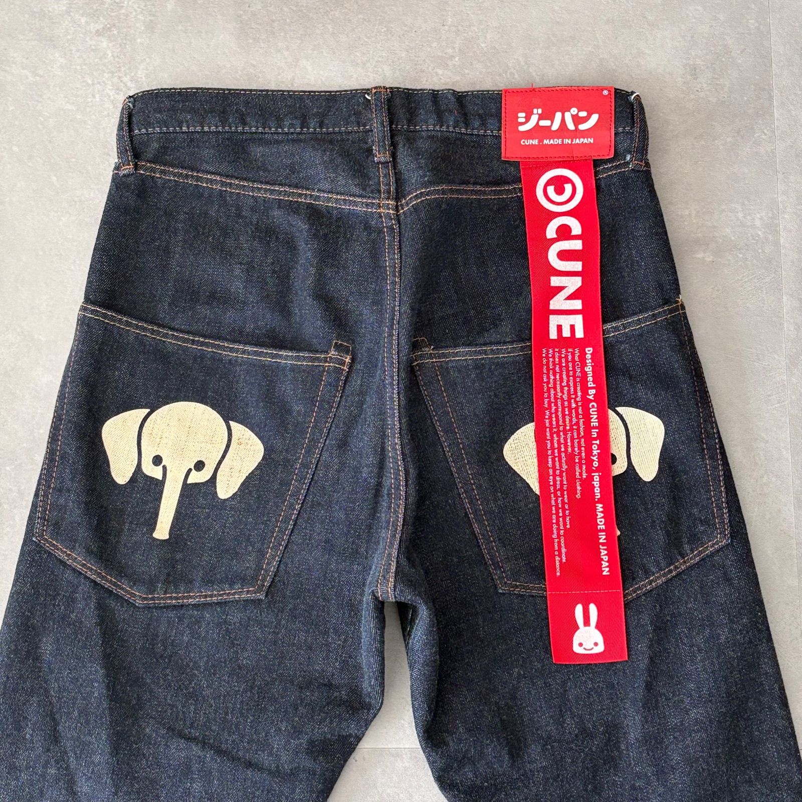 CUNE キューン 極美品 バックポケット象柄 デニムパンツ ジーンズ 濃紺 