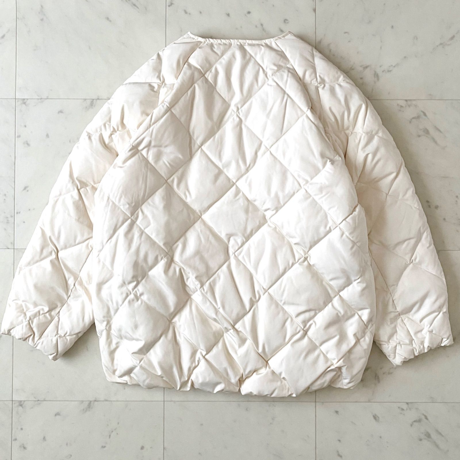 超メルカリ市限定　アーバンリサーチ　アクータ　コクーンキルティングダウン　オフ 美品//URBAN RESEARCH アーバンリサーチ コクーンキルティングダウン