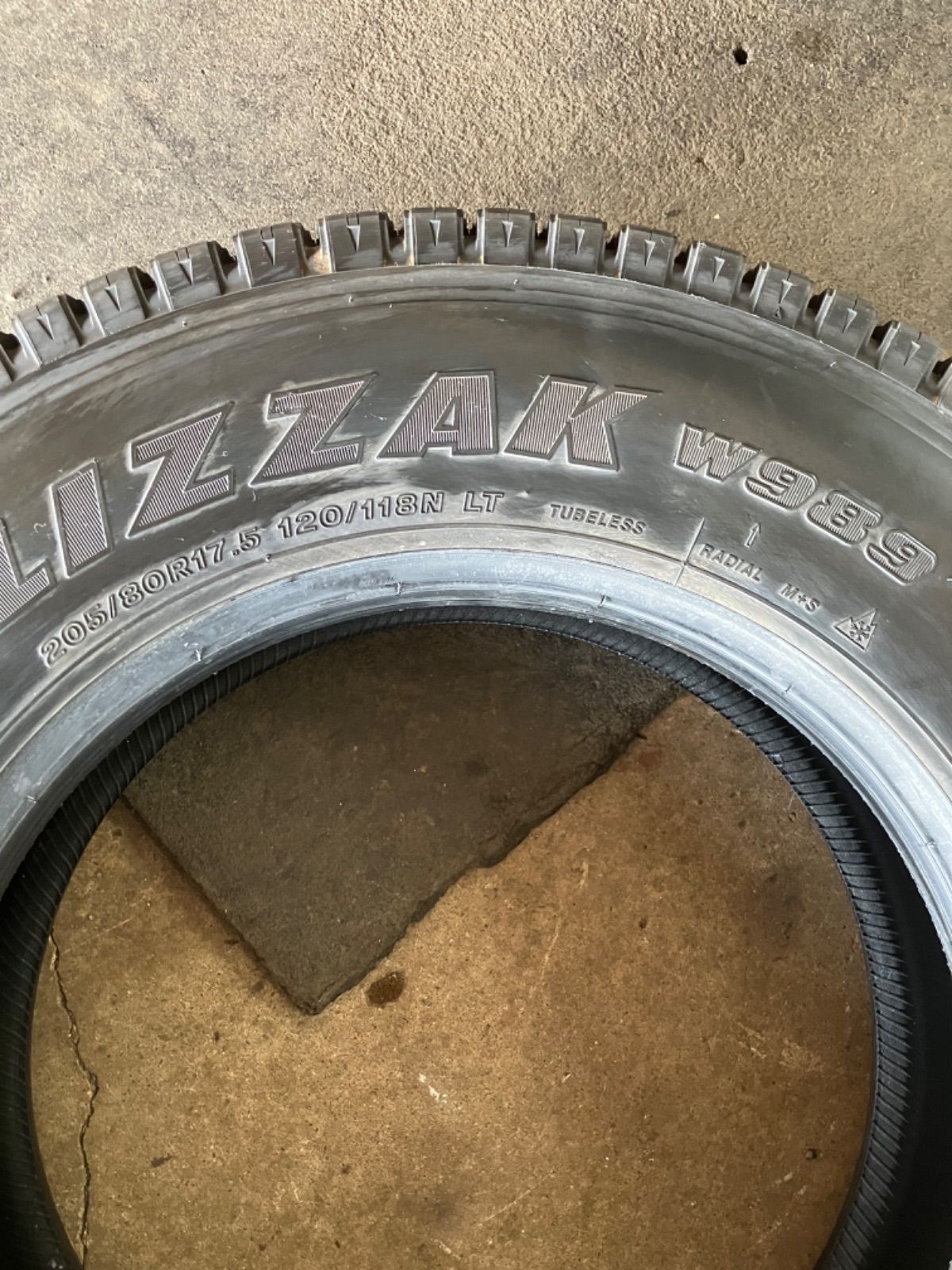 205 80 R 17 5 W 989 ブリザック 冬用タイヤ タイヤ