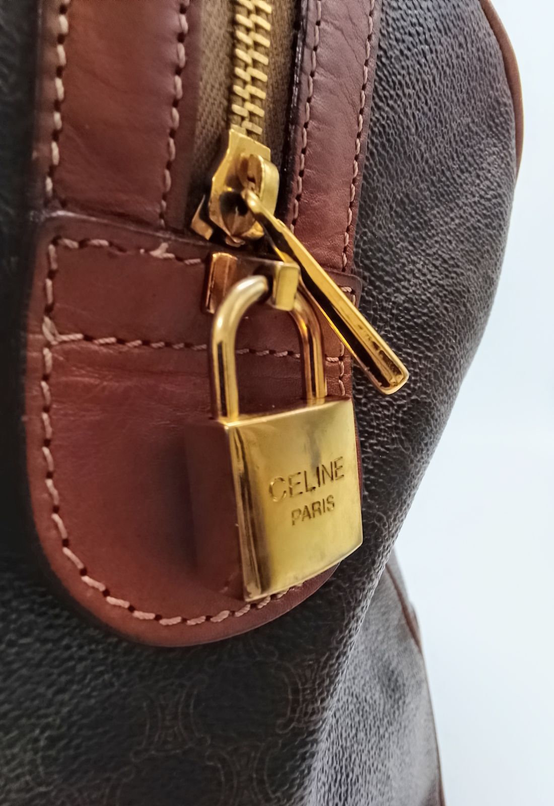 ストラップ付き