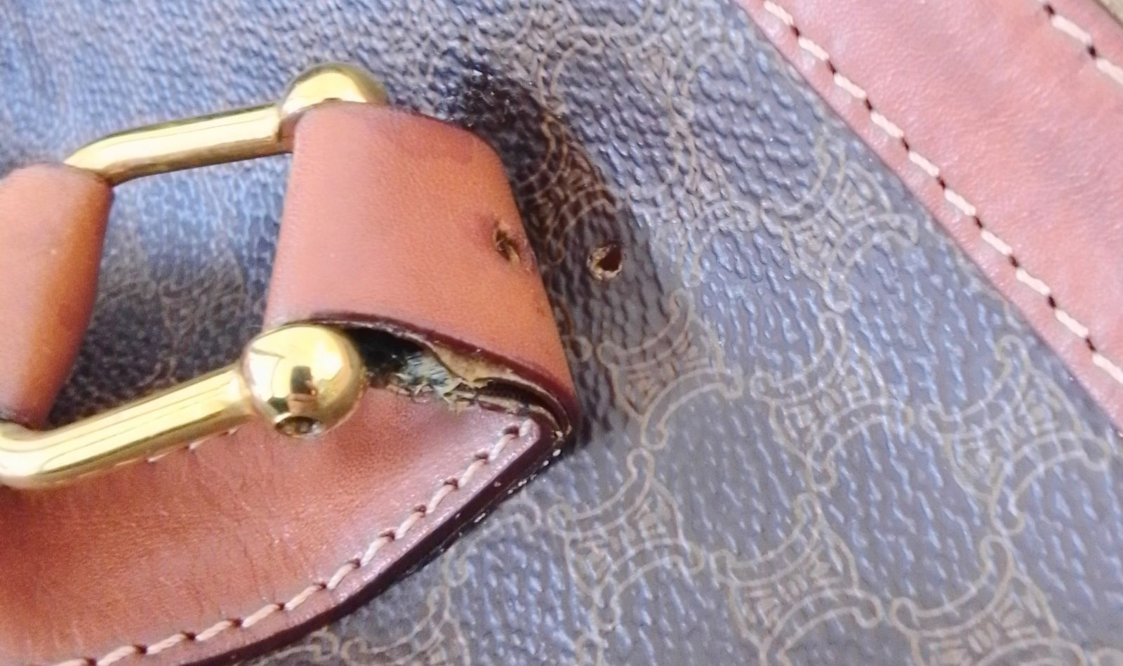 ストラップ付き