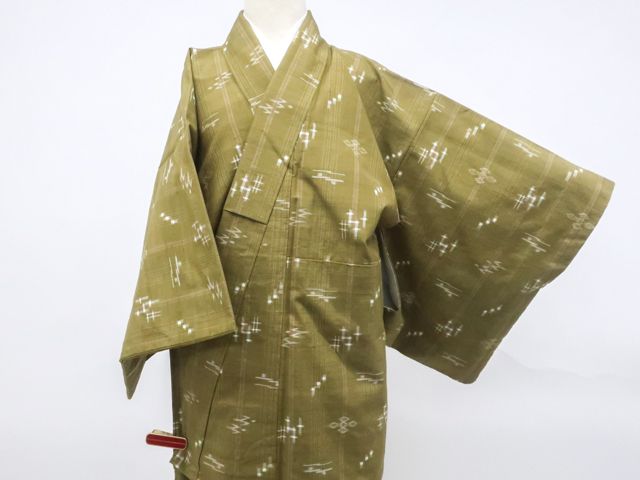 一輝堂 紬 琉球絣 手織り 反端付 正絹 着物 身丈約152.5 cm 裄丈約63 25 z 12-6645