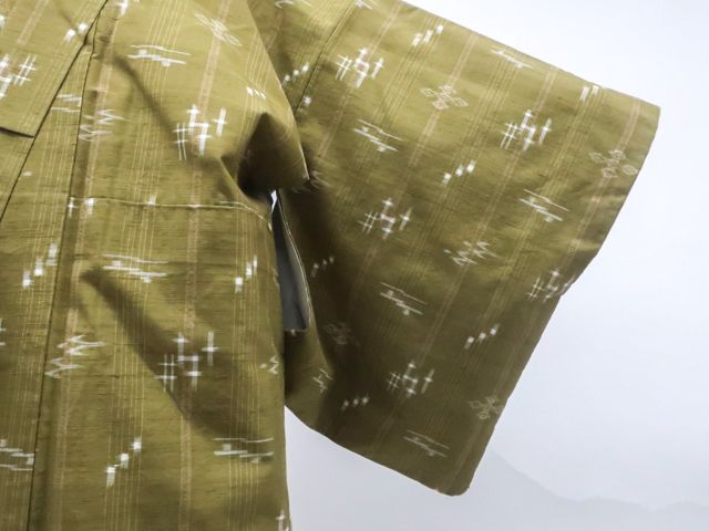 一輝堂 紬 琉球絣 手織り 反端付 正絹 着物 身丈約152 5 cm 裄丈約63 25 z 12 6645 着物 着物 浴衣 レディース