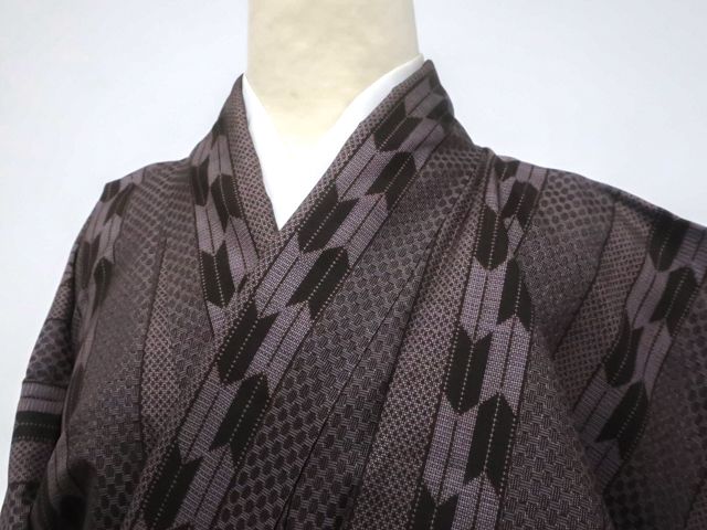 一輝堂 本場大島紬 純泥染 紬 証紙付き 正絹 着物 身丈約151.5 cm 裄丈約63 25 z 12-6648