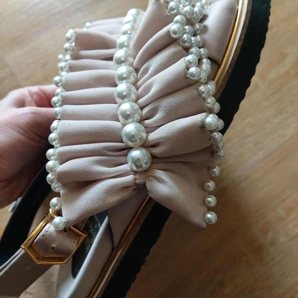 SCB Collection パール シャーリング サンダル