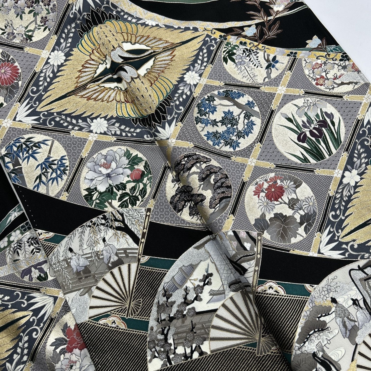 J298☆送料込み❣️ 黒留袖 着物 4枚 まとめ売り❣️ 黒留袖 4枚 正絹 着物まとめ売り 同梱購入歓迎 リメイク用 着付け練習