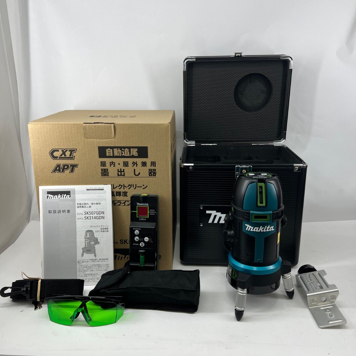 〇〇MAKITA マキタ 充電式屋内･屋外兼用追尾墨出し器 グリーン 充電器 充電池 ケース付