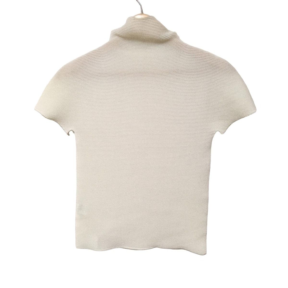 me by ISSEY MIYAKE タートル 半袖 me ISSEY MIYAKE(ミー/イッセイミヤケ) 半袖カットソー レディース美品