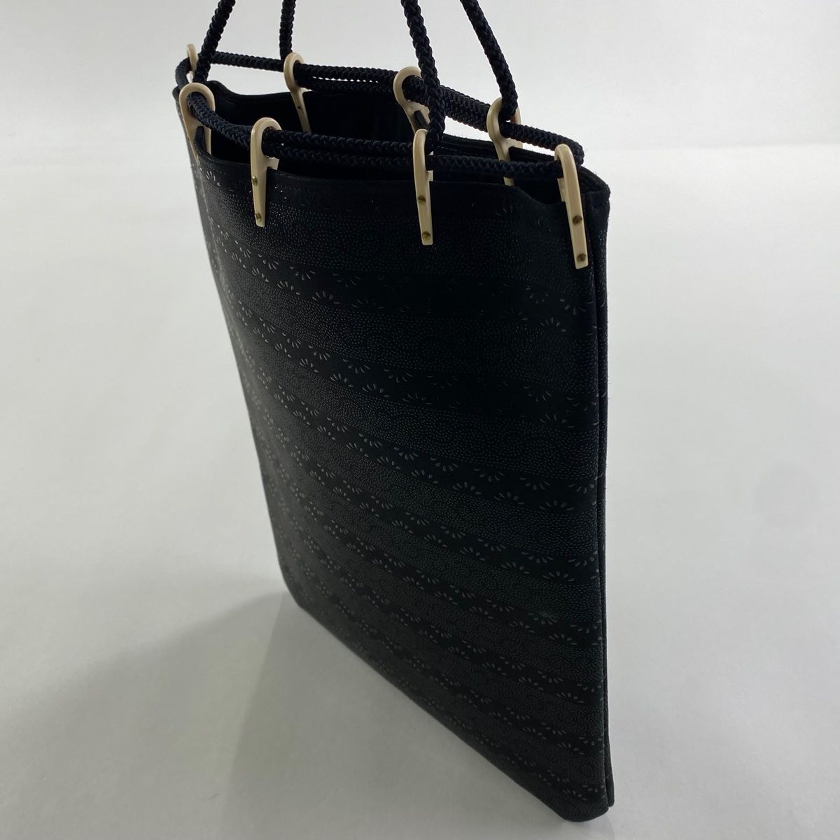 和装バッグ 印傳屋 合切袋 巾着 唐草 黒 和装小物