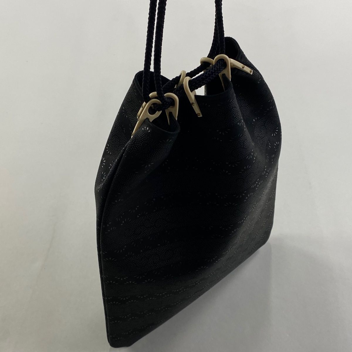  和装バッグ 印傳屋 合切袋 巾着 唐草 黒 和装小物 和装用バッグ 着物 浴衣